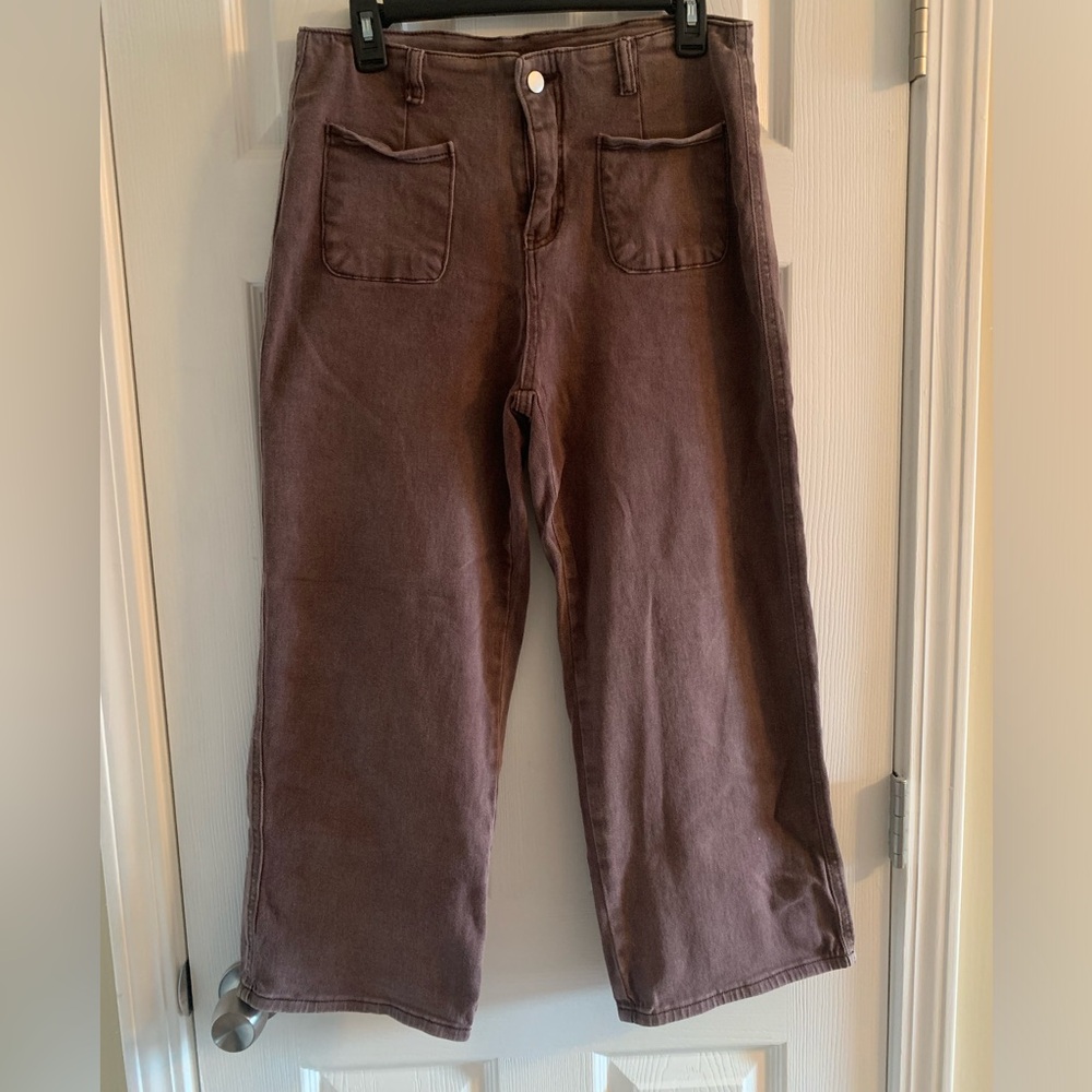 Never worn high waisted mauve capris